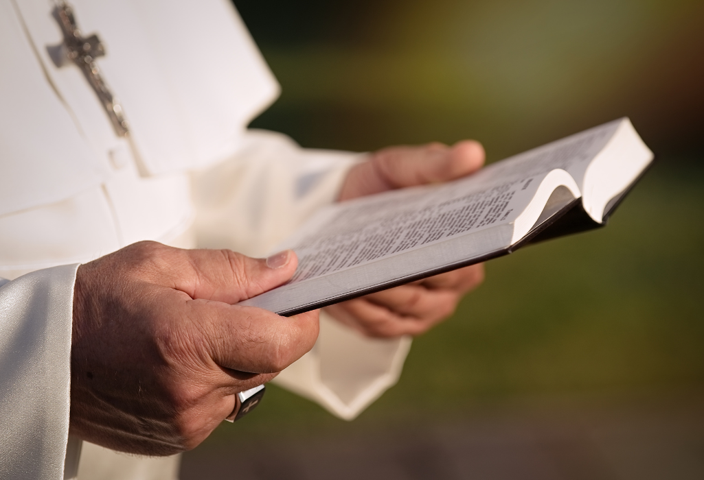 Pape Léon XIV : signification et symbolique de ses ornements liturgiques