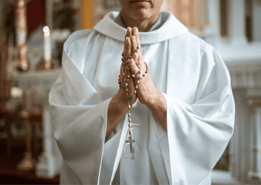 Fabrication française : des vêtements liturgiques entre tradition et modernité